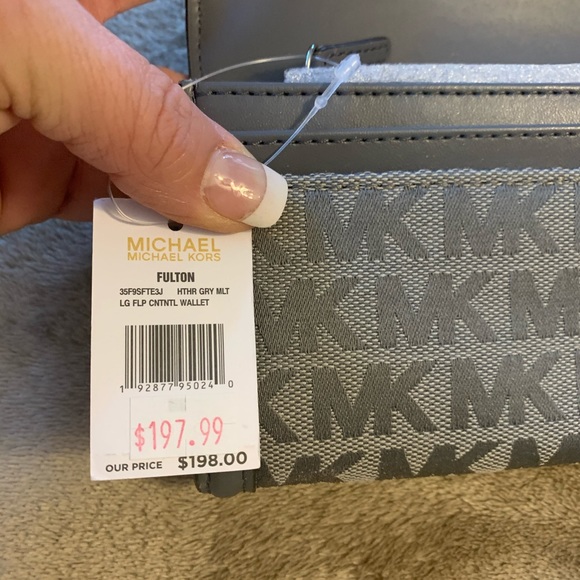 NWTS Michael Kors wallet - Picture 2 of 3
